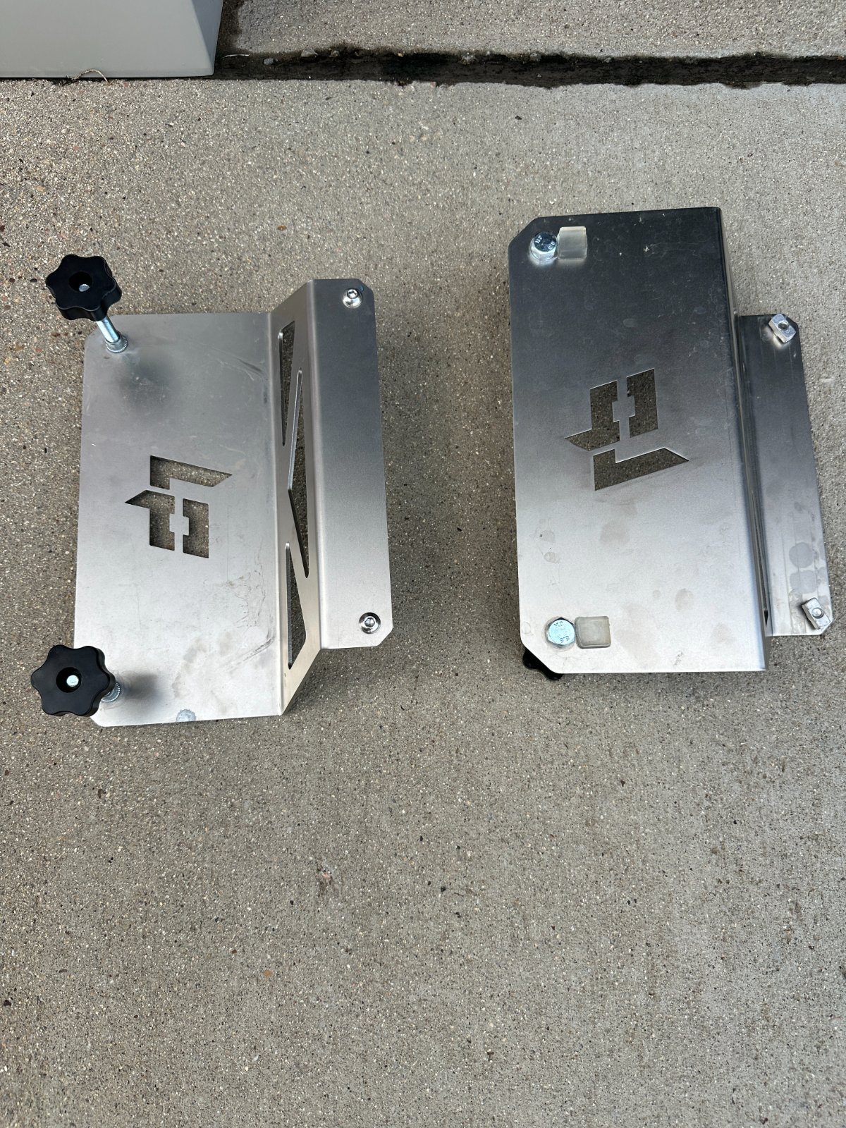 Lonepeak Maxtrax mounts on Trailhead
